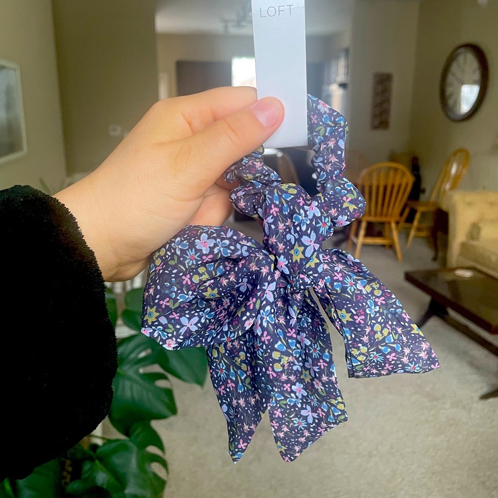 Loft Floral Hair Accessory - Hair Ribbon